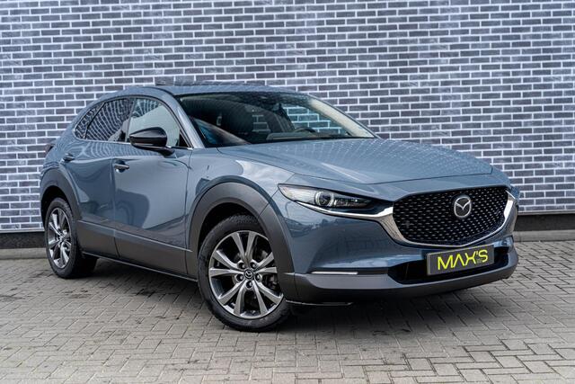 Mazda CX-30 2.0 e-SkyActiv-X M Hybrid Luxury | Trekhaak | Schuifdak | Lederen Bekleding | Bose Audio | Head-up Display | Lichtmetalen Velgen | Elektrische Achterklep | Keyless Entry | Navigatie | Apple Carplay Android Auto | Achteruitrijcamera | Parkeersensoren
