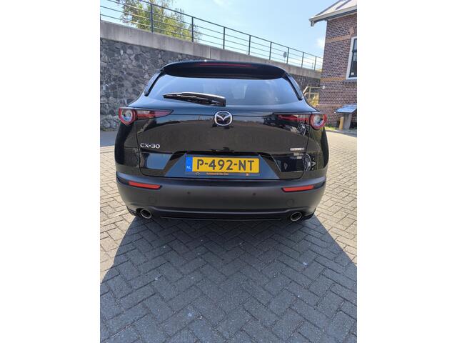 Mazda CX-30 2.0 e-SkyActiv-X M Hybrid Sportive stoel en stuur verwarming, carplay, electr A klep, headup display, keyles, adapt cruise en climate control