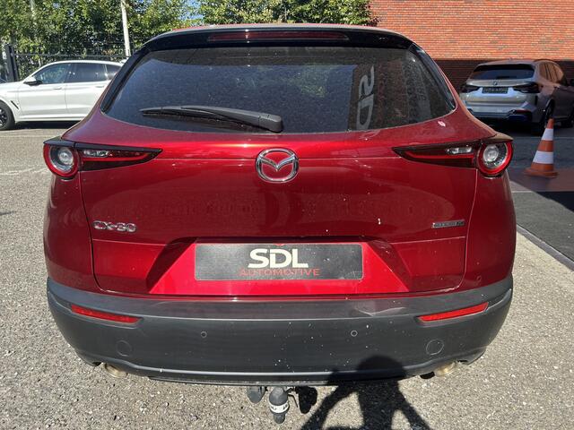 Mazda CX-30 2.0 e-SkyActiv-X M Hybrid Luxury 180 PK!! // NAVI // LEDER // SCHUIFKANTELDAK // TREKHAAK // CAMERA // MEMORY SEATS // BOSE AUDIO