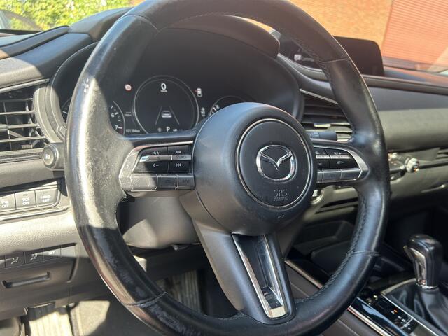 Mazda CX-30 2.0 e-SkyActiv-X M Hybrid Luxury 180 PK!! // NAVI // LEDER // SCHUIFKANTELDAK // TREKHAAK // CAMERA // MEMORY SEATS // BOSE AUDIO