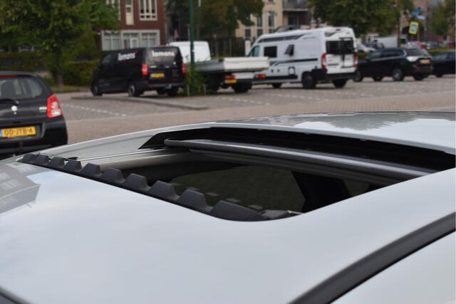 Mazda CX-30 2.0 e-SkyActiv-X M 186 pk Hybrid Exclusive-line | NL-Auto | HUD | Afn.trekhaak | Open dak | BOSE | 360 gr.camera | Keyless | Memorystoel | Full LED