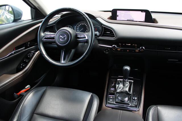 Mazda CX-30 2.0 e-SkyActiv-X M Hybrid Luxury | Incl. 12 maanden garantie | Adaptieve cruise control | Apple carplay/Android auto | Stoel/stuurverwarming | Trekhaak | Head-up display | Parkeercamera | Memory seat | Bose audio |