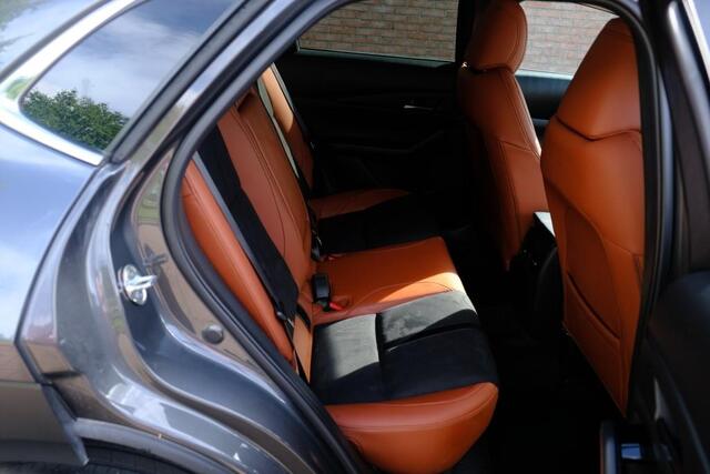 Mazda CX-30 2.5 e-SkyActiv-G M Hybrid 140pk Aut. Nagisa - Head-up display - Bose - Adaptieve cruise - Achteruitrijcamera - Dodehoekdetectie - Stoelverwarming - Elektrische achterklep - Keyless