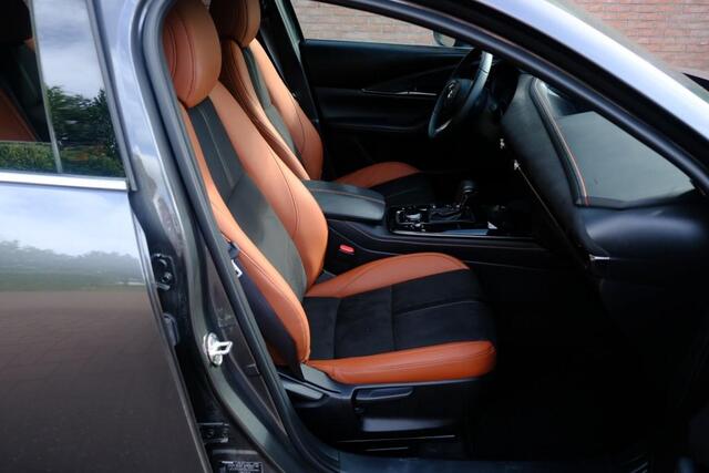 Mazda CX-30 2.5 e-SkyActiv-G M Hybrid 140pk Aut. Nagisa - Head-up display - Bose - Adaptieve cruise - Achteruitrijcamera - Dodehoekdetectie - Stoelverwarming - Elektrische achterklep - Keyless