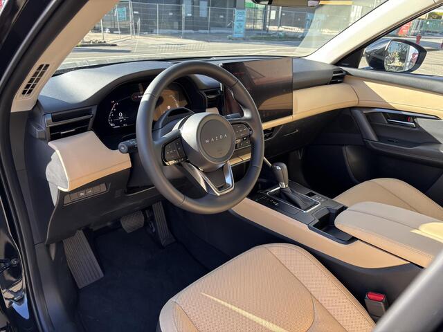 Mazda CX-5 2.5 E-SKYACTIV G 141 M HYBRID Homura , Demovoordeel ¤ 1.000-, Elek.Pano., Tan Leder, Adap.Cruise, Navi, Apple Carplay, 360 Camera, Bose, PDC, HUD, Stoelverwarming/ventilatie, 19" LMV