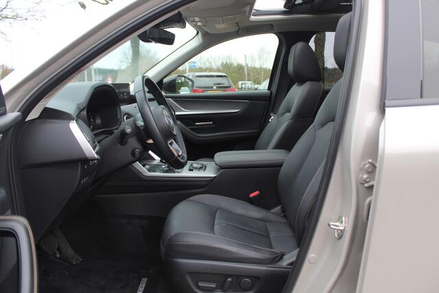 Mazda CX-60 2.5 e-SkyActiv PHEV Homura / Trekhaak / Panoramadak / 360Camera / Head-up / Leder / Keyless / 20'' / Dodehoek / DAB / Navigatie / Stoelverwarming / ACC