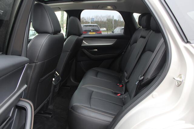 Mazda CX-60 2.5 e-SkyActiv PHEV Homura / Trekhaak / Panoramadak / 360Camera / Head-up / Leder / Keyless / 20'' / Dodehoek / DAB / Navigatie / Stoelverwarming / ACC