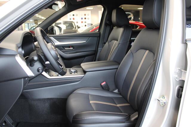 Mazda CX-60 2.5 e-SkyActiv PHEV 327PK Homura Business Edition , Nieuwe Auto, 10 KM, Voorraadvoordeel ¤ 4.744-, Leder, Adap.Cruise, Bose, Navi, Apple Carplay, 360 Camera, HUD, Stoelverwarming/ventilatie, LMV 20 Inch