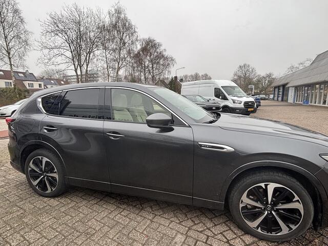 Mazda CX-60 2.5 e-SkyActiv PHEV Takumi 328pk | SCI | Panoramadak / Kanteldak (Glas) | 360 graden camera | Achteruitrijcamera | Stoelverwarming | Adaptieve Cruise Control