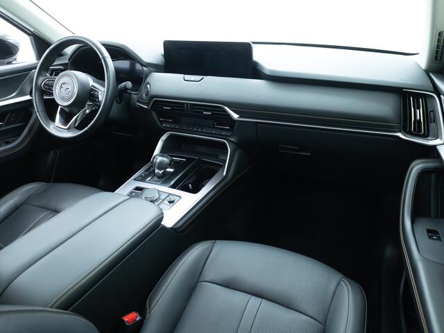 Mazda CX-60 2.5 e-SkyActiv PHEV Takumi | Panoramadak | Elec. trekhaak | Navigatie | 360 Camera | Elec. achterklep | Stoel- & stuurverw. | BOSE audio, Draadloze telefoonlader