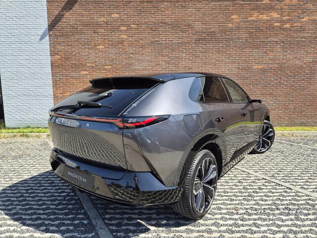 Mazda CX-6e Takumi Plus 78 kWh NAVI | APPLE CARPLAY | 26 INCH INFOTAINMENT SCHERM | RONDOMZICHT CAMERA | 21 INCHLMV | PANORAMADAK LEVERING 2026 (PROFITEER DIT JAAR NOG VAN DE 18 % BIJTELLING)