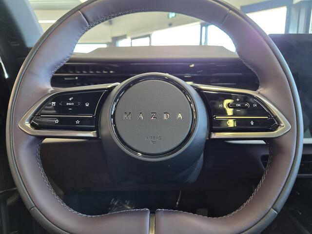 Mazda CX-6e Takumi Plus 78 kWh NAVI | APPLE CARPLAY | 26 INCH INFOTAINMENT SCHERM | RONDOMZICHT CAMERA | 21 INCHLMV | PANORAMADAK LEVERING 2026 (PROFITEER DIT JAAR NOG VAN DE 18 % BIJTELLING)