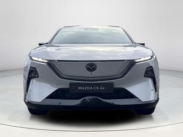 Mazda CX-6e Takumi Plus 78 kWh | NU LEVERBAAR | Digitale Zijspiegels | 21" Velgen | Panorama Dak | Digitale Binnenspiegel | Stoelverwarming/Verkoeling 1e & 2e Zitrij | Stuurverwarming |