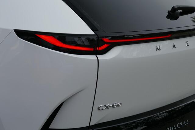 Mazda CX-6e Takumi Business Edition 78 kWh | Voorraad | Gratis trekhaak twv €1695,- l