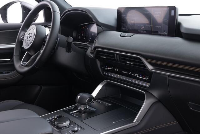 Mazda CX-80 2.5 e-SkyActiv PHEV Homura Plus 6p. 327 PK | AUTOMAAT | AWD | APPLE CARPLAY | 20 INCH | LEDER | 360 CAMERA | PANORAMADAK | DEMO | * 6 JAAR FABRIEKSGARANTIE |