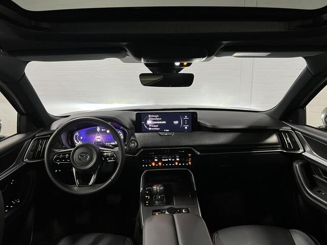 Mazda CX-80 2.5 e-SkyActiv PHEV Homura Plus 7 persoons | Open dak | Adapt. Cruise | Stoelventilatie | Stuur-/Stoelverwarming | 360 camera | Head-up | Carplay | Bose sound | Memory