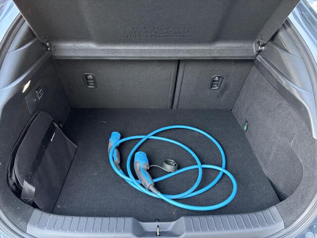 Mazda MX-30 e-SkyActiv R-EV 170 Advantage Apple Carplay/ Android Auto, Navigatie, Parkeerhulp V+A, Achteruitrij-camera, Cruise Controle Add., Bestuurderstoel Memory.