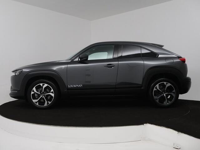 Mazda MX-30 e-SkyActiv R-EV 170 Advantage Demo Afschrijving | Actuele km stand/ Chassisnummer toevoegen en fotograferen bij Leseman | 24-09