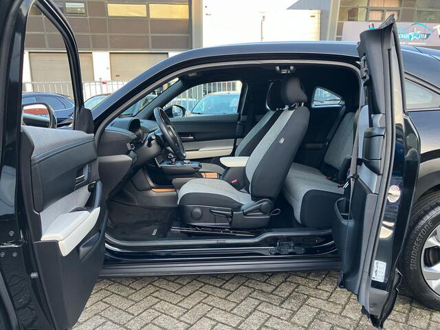 Mazda MX-30 e-SkyActiv EV 145 Prime-line 36 kWh | Camera | Cruise | RIJKLAARPRIJS!