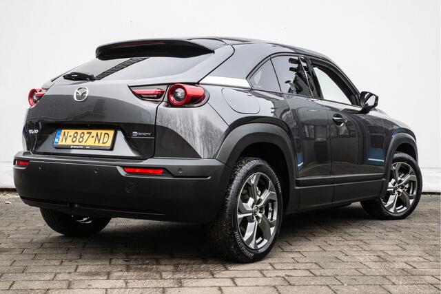 Mazda MX-30 e-SkyActiv 145 Luxury 36 kWh Schuifdak/ Bose/ Stoel-stuurverwarming/ Dab/ Camera/ Carplay/ Navigatie/ Head-up/ Blindspot