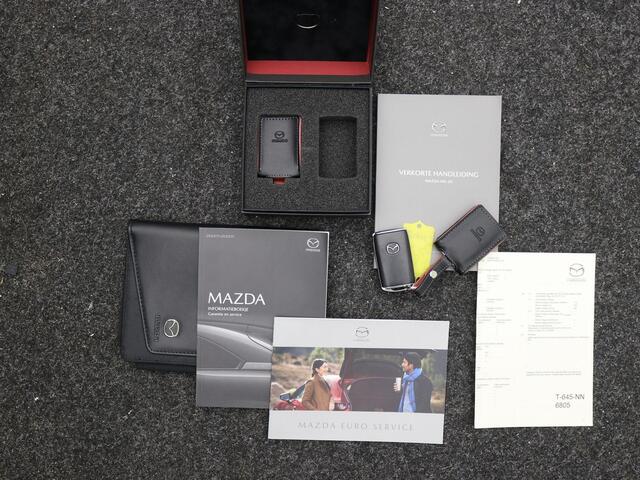 Mazda MX-30 e-SkyActiv EV 145 Makoto 36 kWh / Elektrische bestuurdersstoel met geheugen / HUD Display / SoH 94% / 3-Fase laden / Full LED / Parkeersensoren voor & achter / Adaptieve Cruise Control / Navigatie / Apple CarPlay & Android Auto / Full Option /