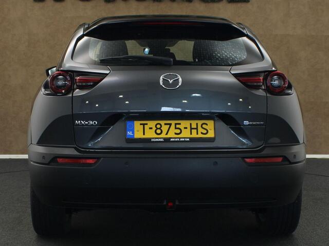 Mazda MX-30 e-SkyActiv EV 145 Exclusive-line 36 kWh - ORIGINEEL NEDERLANDSE AUTO - 3 FASE LADEN - SNELWEG LAAD MOGELIJKHEID - HEAD-UP DISPLAY - PARKEERSENSOREN VOOR EN ACHTER - STUUR EN STOEL VERWARMING - DODEHOEK DETECTIE
