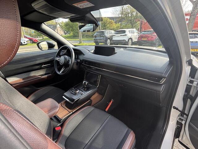 Mazda MX-30 e-SkyActiv 145 First Edition 36 kWh NL-Auto, 1e Eig., Dealer Onderh., Navigatie, Apple Carplay / Android Auto, A. Rij-Camera, Parkeerhulp vóór, Cruise Controle Ad. Lichtmetaal, SOH 94%.