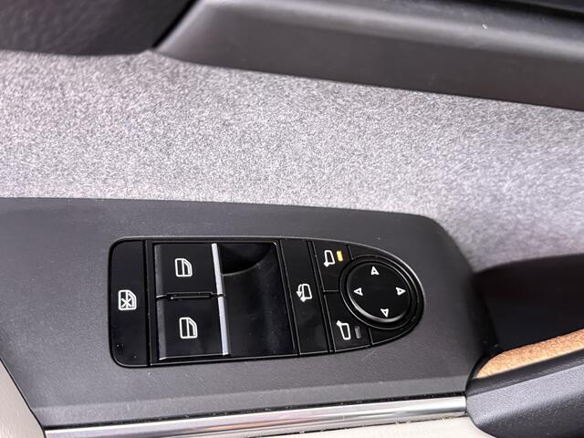 Mazda MX-30 e-SkyActiv 145 First Edition 36 kWh Navigatie | Climate control | Elektr. verstelbare bestuurdersstoel