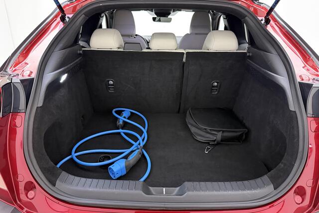 Mazda MX-30 e-SkyActiv 145 First Edition 36 kWh | SOH 93.44% | Achteruitrijcamera | Keyless start | Extra getint glas | Stoelverwarming | Adaptive cruise control