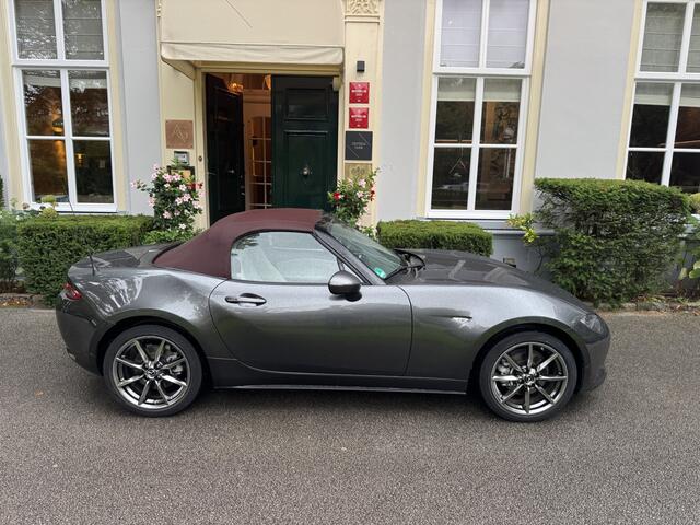 Mazda MX-5 2.0 SkyActiv-G 184 Sakura, Camera