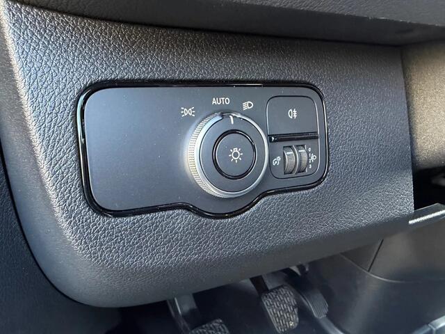 Mercedes-Benz 315CDI Dubbelcabine Openlaadbak Airco Navi Trekhaak BPM VRIJ