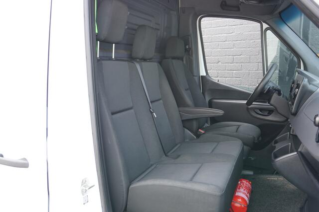 Mercedes-Benz 311 CDI Sprinter 2.2 L2H1 Automaat EURO 6 - A/C Climate - Navi - Cruise - Laadbrug - ¤ 16.900,- Excl.