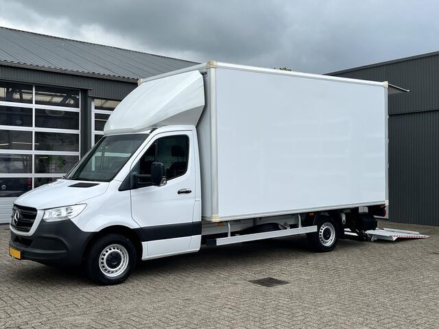 Mercedes-Benz 311 CDI Sprinter 2.2 MARGE BTW VRIJ!! Bakwagen 750kg laadklep zijdeur Airco cruise controle Telefoonverbinding Navigatiesysteem Apple carplay Camera 2-Persoons bakwagen verhuiswagen Meubelbak euro 6