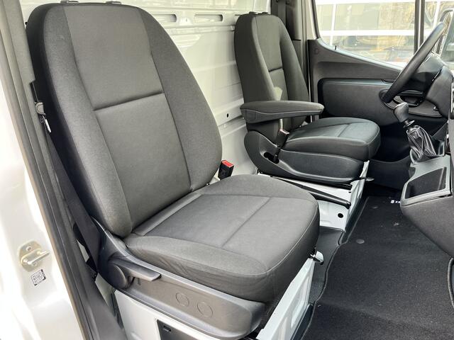 Mercedes-Benz 311 CDI Sprinter 2.2 MARGE BTW VRIJ!! Bakwagen 750kg laadklep zijdeur Airco cruise controle Telefoonverbinding Navigatiesysteem Apple carplay Camera 2-Persoons bakwagen verhuiswagen Meubelbak euro 6