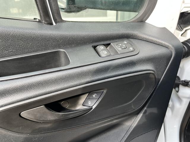 Mercedes-Benz 311 CDI Sprinter 2.2 MARGE BTW VRIJ!! Bakwagen 750kg laadklep zijdeur Airco cruise controle Telefoonverbinding Navigatiesysteem Apple carplay Camera 2-Persoons bakwagen verhuiswagen Meubelbak euro 6