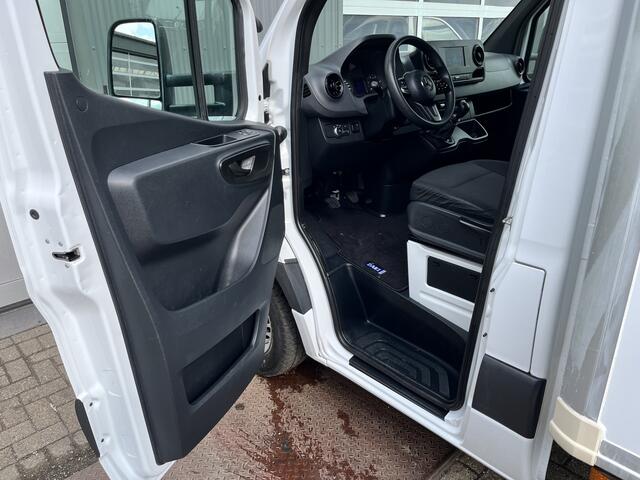 Mercedes-Benz 311 CDI Sprinter 2.2 MARGE BTW / BPM VRIJ!! Bakwagen 750kg laadklep zijdeur Airco cruise controle Telefoonverbinding Navigatiesysteem Apple carplay Camera 2-Persoons bakwagen verhuiswagen Meubelbak euro 6