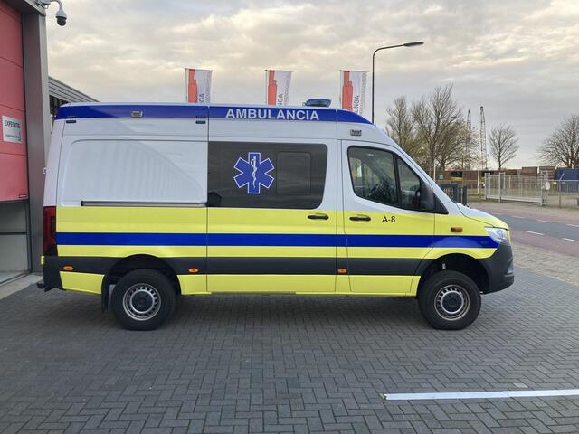 Mercedes-Benz 419 Cdi Diesel 4x4 Ambulance L2H2 