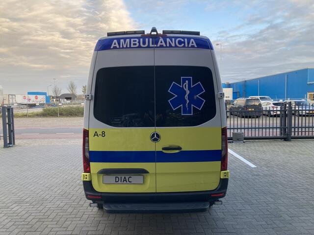 Mercedes-Benz 419 Cdi Diesel 4x4 Ambulance L2H2 