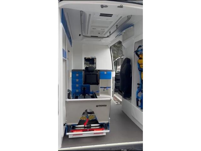 Mercedes-Benz 419 Cdi Diesel 4x4 Ambulance L2H2 