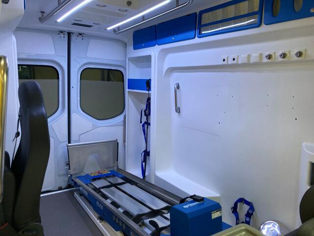 Mercedes-Benz 419 Cdi Diesel 4x4 Ambulance L2H2 