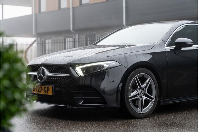 Mercedes-Benz A-KLASSE 180 D AMG Pakket | Pano | Sfeer | Burmester | Lane & Side Assis | Front Assis | Blind Spot | Camera | MB Me