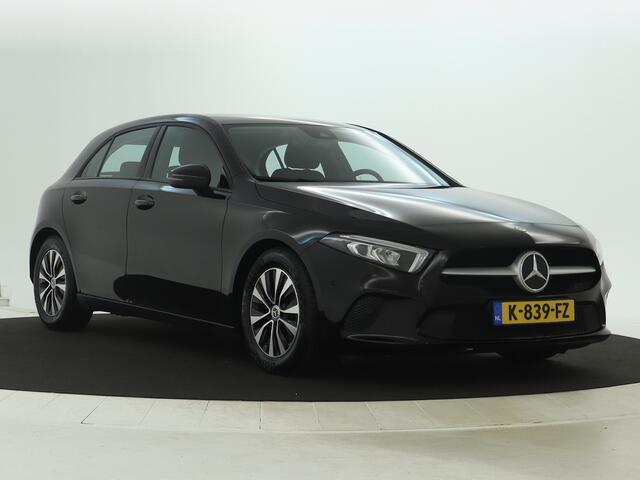 Mercedes-Benz A-KLASSE 160 Business Solution | Trekhaak | Led koplampen | Spiegelpakket | Achteruitrijcamera | Inclusief 24 maanden MB Certified garantie voor Europa.