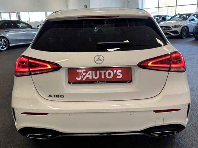 Mercedes-Benz A-KLASSE 180 AMG-LINE LEER, NAVIGATIE, CAMERA, LED, CRUISE