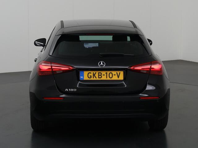 Mercedes-Benz A-KLASSE 180 Star Edition Stoelverwerwarming | Led verlichting | Multiscreen | Achteruitrij camera | Automatisch Inparkeren |
