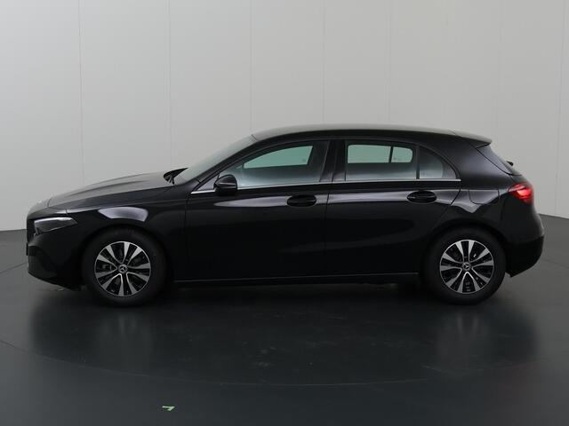 Mercedes-Benz A-KLASSE 180 Star Edition Stoelverwerwarming | Led verlichting | Multiscreen | Achteruitrij camera | Automatisch Inparkeren |