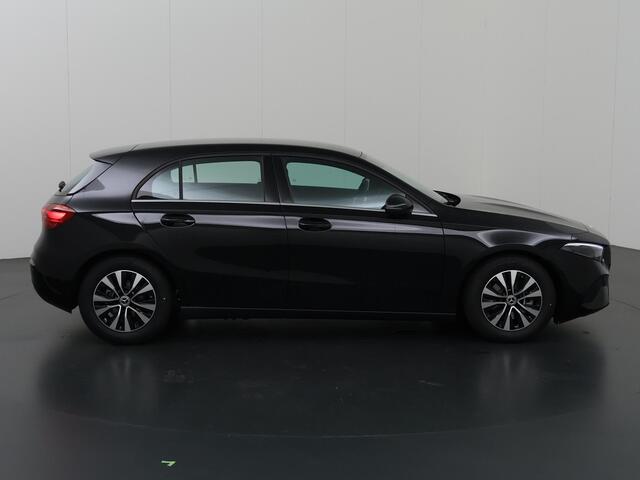 Mercedes-Benz A-KLASSE 180 Star Edition Stoelverwerwarming | Led verlichting | Multiscreen | Achteruitrij camera | Automatisch Inparkeren |