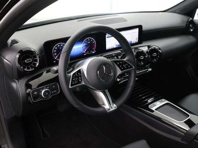 Mercedes-Benz A-KLASSE 180 Star Edition Stoelverwerwarming | Led verlichting | Multiscreen | Achteruitrij camera | Automatisch Inparkeren |