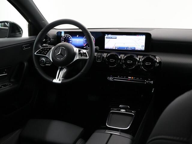 Mercedes-Benz A-KLASSE 180 Star Edition Stoelverwerwarming | Led verlichting | Multiscreen | Achteruitrij camera | Automatisch Inparkeren |