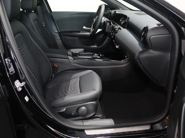 Mercedes-Benz A-KLASSE 180 Star Edition 2x groot scherm | Stoelverw. | Led verlichting | achteruitrij camera | Spiegelpakket