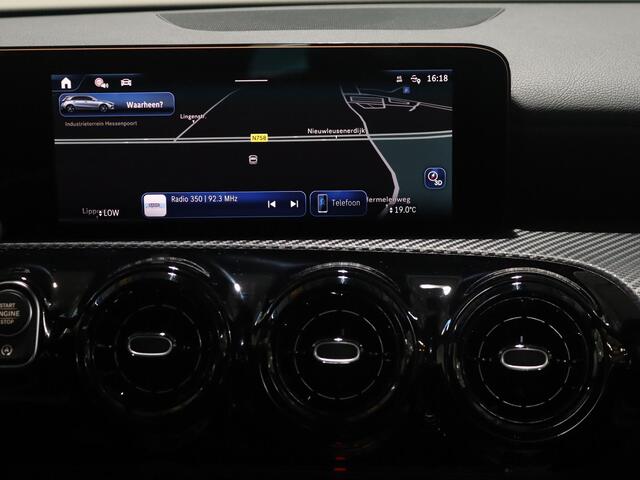 Mercedes-Benz A-KLASSE 180 Star Edition 2x groot scherm | Stoelverw. | Led verlichting | achteruitrij camera | Spiegelpakket